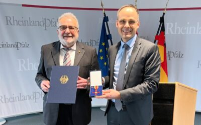 Hans Josef Schmidt erhält Verdienstkreuz am Bande