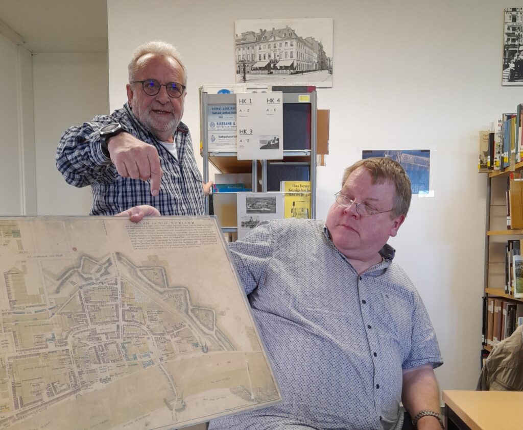 Hans Josef Schmidt, ehemaliger Leiter des Stadtarchivs und Michael Koelges, Leiter des Stadtarchivs Koblenz