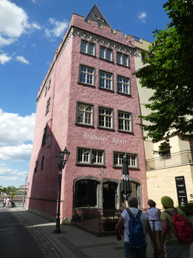 Kornpfortstraße, Wohnturm „Deutscher Kaiser“