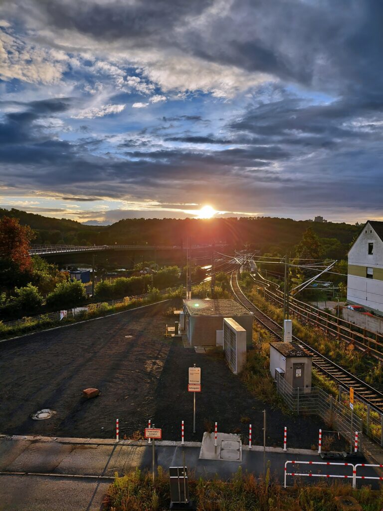 Abendstimmung über der Karthause, von Horchheim aus mit Blick auf Südbrücke und Eisenbahnbrücke
Foto © Andreas Weber