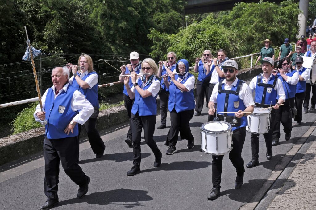 Der Spielmannszug der TuS Horchheim beim Festumzug der Kirmesgesellschaft St. Maximin 2025
Foto © Lothar Stein