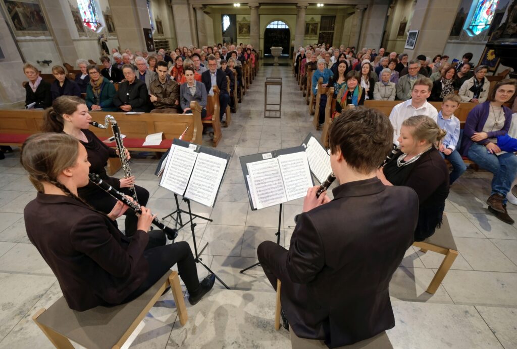 Klarinettenquartett der Musikschule Koblenz und des Musikgymnasiums Montabaur beim Konzert des Männerchors in St. Maximin
Foto © Lothar Stein