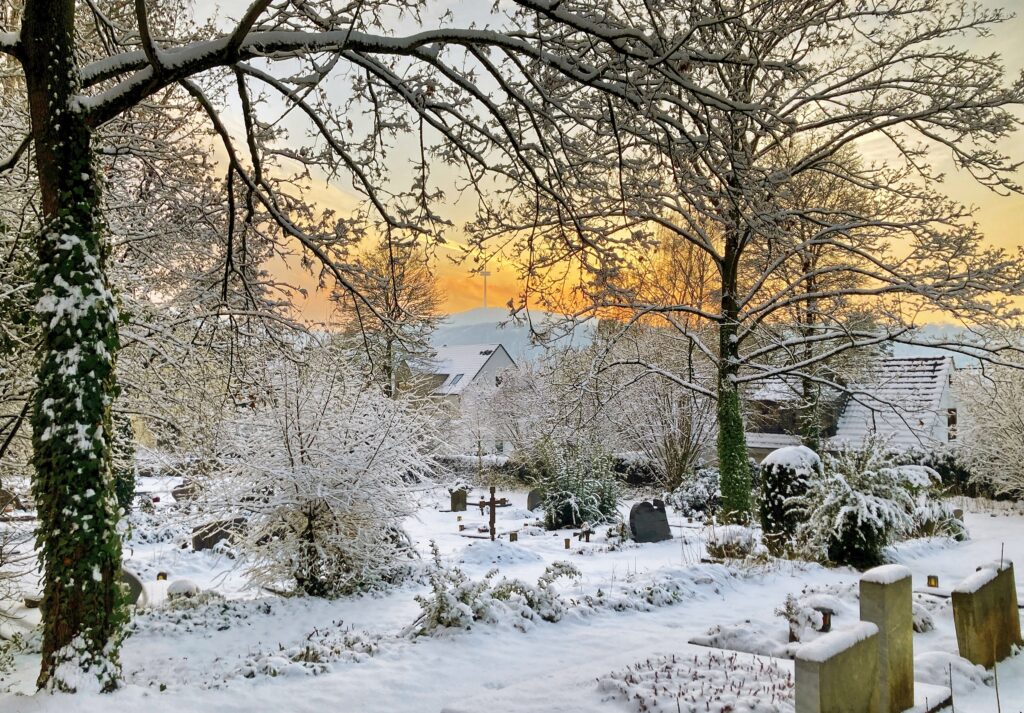 Winterlicher Blick über den Horchheimer Friedhof am Alten Weg
Foto © Hans Josef Schmidt