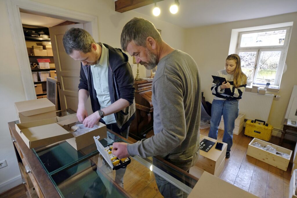 Verpackung und Sicherung archäologischer Funde im Ortsmuseum Horchheim